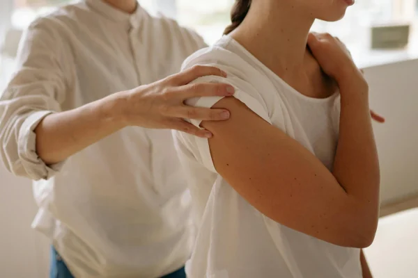 10 Langkah Pemulihan Bahu dengan Metode Alami dan Modern 10 Langkah Pemulihan Bahu dengan Metode Alami dan Modern