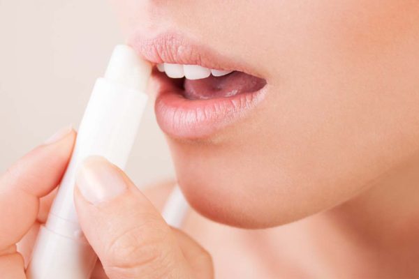 7 Tips Merawat Bibir Saat Puasa agar Tidak Kering 7 Tips Merawat Bibir Saat Puasa agar Tidak Kering