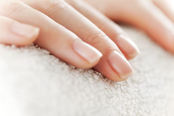 10 Solusi Cepat untuk Kuku Rusak karena Bahan Kimia 10 Solusi Cepat untuk Kuku Rusak karena Bahan Kimia