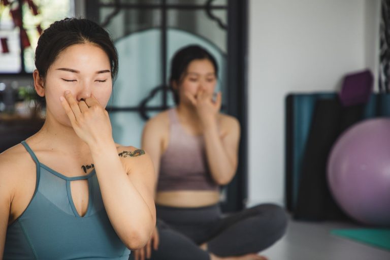 5 Latihan Pernapasan yang Juga Baik untuk Kesehatan Belakang