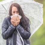 10 Cara Menghindari Infeksi Tenggorokan Saat Musim Hujan