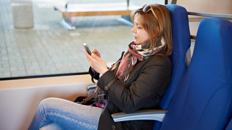 7 Cara Menjaga Leher Sehat Saat Traveling